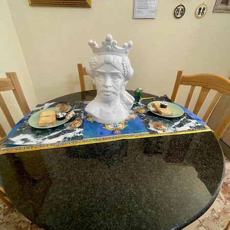 Maya'S Apartment Close To Ballaro Market And Central Station Palermo Exteriör bild