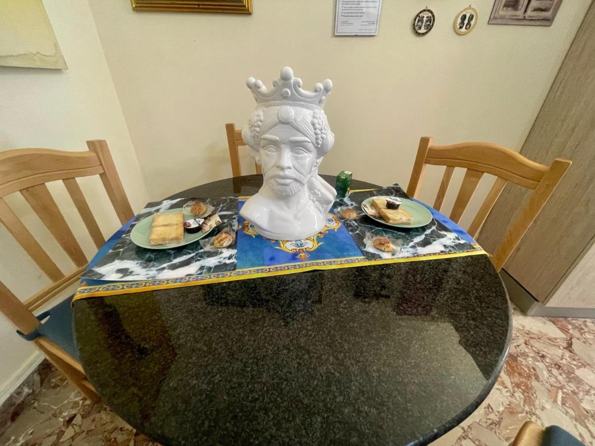 Maya'S Apartment Close To Ballaro Market And Central Station Palermo Exteriör bild